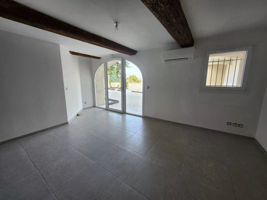 EXCLUSIVITE A LOUER A CHATEAUNEUF DE GADAGNE ENTRE AVIGNON ET L'ISLE SUR LA SORGUE - APPARTEMENT DE PLAIN PIED DE TYPE 2 de 50 m² de SURF HAB AVEC GRANDE TERRASSE DE 50 M² + LOCAL STOCKAGE - - Photo 1