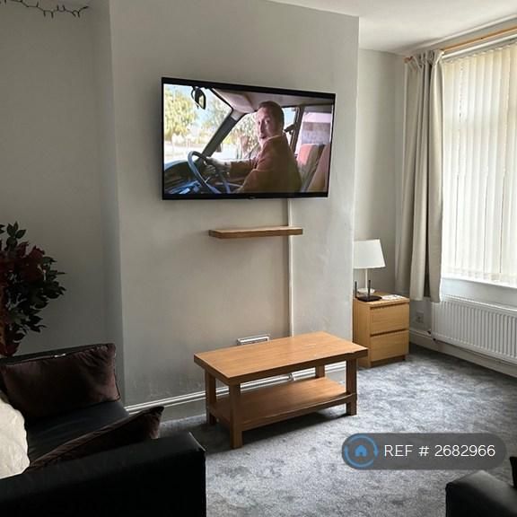 4 bedroom terraced house to rent - Photo 1