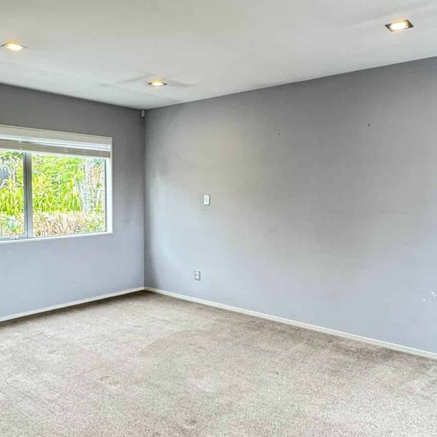 Spacious Family Living – Your Dream Home Awaits! - Photo 1