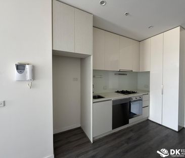 CONVENIENT LIVING IN THE HEART OF SUNSHINE - Photo 2