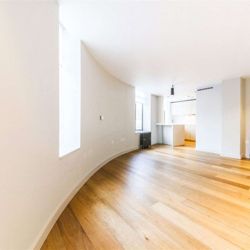 Savills Waterfront are delighted to present this newly renovated development on Grosvenor Road, SW1. - Photo 1