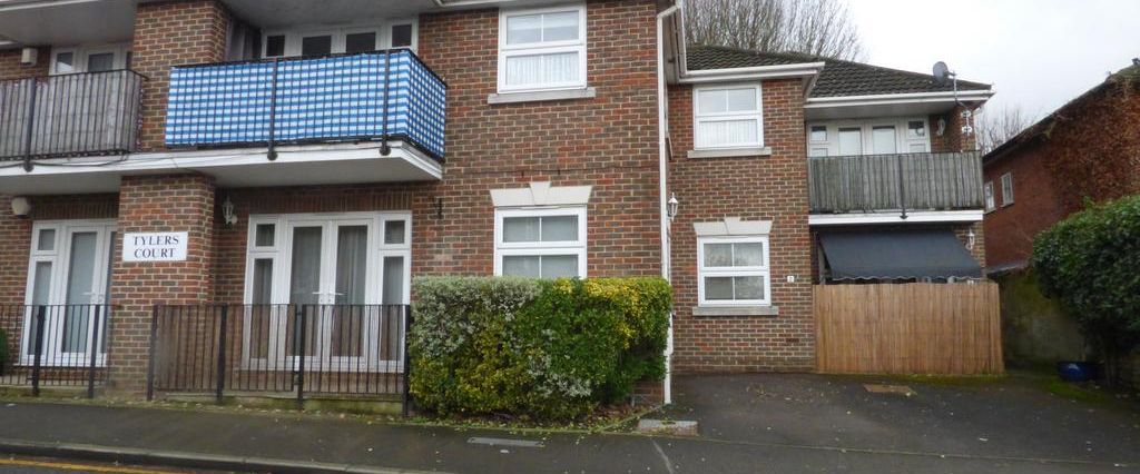 2 bedroom flat to rent - Photo 1