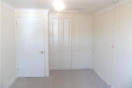1 bedroom retirement property to rent - Photo 4
