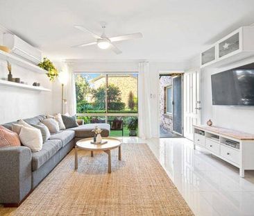 3 BEDROOM TOWNHOUSE FOR RENT CLEAR ISLAND WATERS - Photo 1