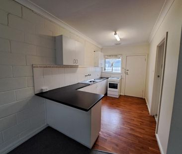 Quaint, Clean 2 Bedroom Unit - Photo 5