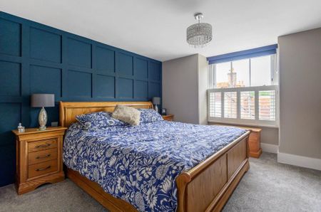 4 bedroom end of terrace house to rent - Photo 2