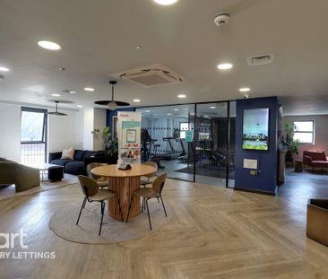 1 bedroom in a flat share to rent - Photo 5