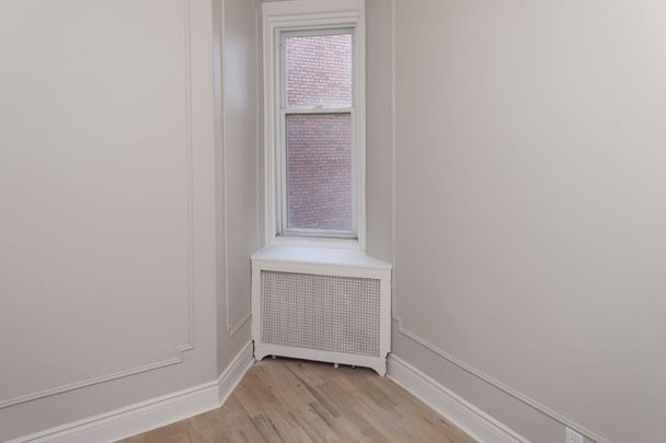 4557 Sherbrooke Street West - Photo 1
