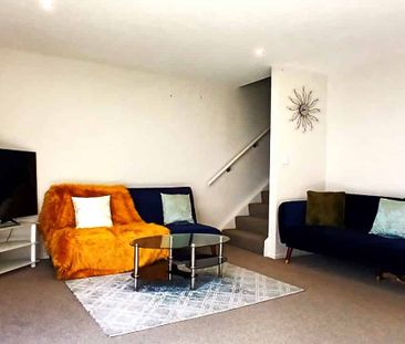 Modern peaceful & Central living. - Photo 3