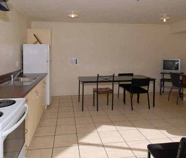 Furnished Studio Room in Hillcrest - Quiet Street - Photo 5