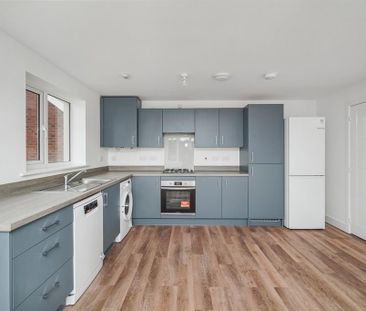 4 bedroom detached house to rent - Photo 1