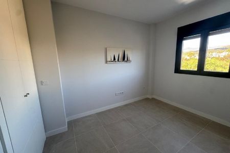 3 Bedroom Apartment For Rent in Estepona, Málaga - Photo 5