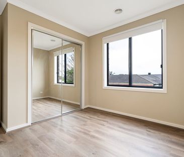 Spacious Townhouse! - Photo 6