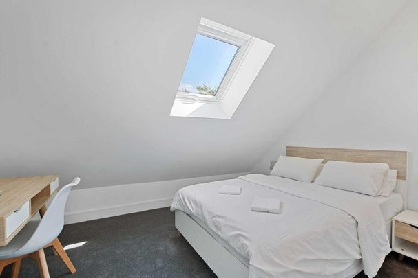 6 bedroom detached house to rent - Photo 1