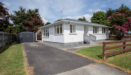 Charming 3 Bedroom Home - Photo 2