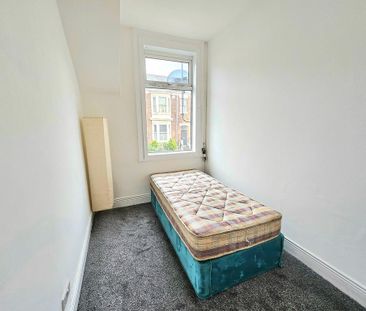 3 bedroom flat to rent - Photo 2