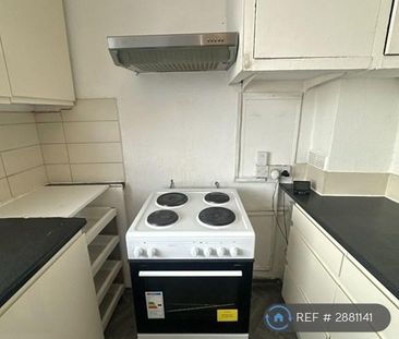 3 bedroom flat to rent - Photo 5