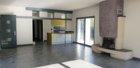 Location Maison 6 pièces 139m² TOURRETTE LEVENS 06690 - Photo 2