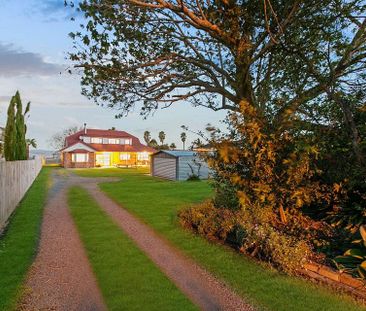 Spacious Family Home with Stunning Views - Photo 6