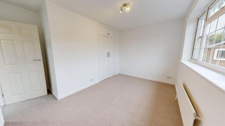 4 bedroom semi-detached house to rent - Photo 5