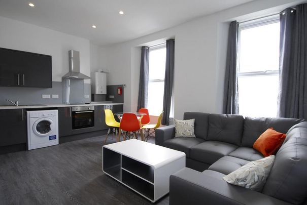 4 bedroom flat to rent - Photo 1