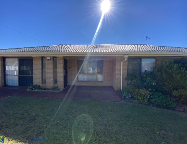 BRING THE POOL TABLE- MASSIVE RUMPUS ROOM! - Photo 1