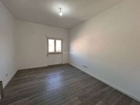 Apartamento T2 Remodelado para Arrendamento em Prédio de 3 Andares (Sem Elevador) - Photo 5