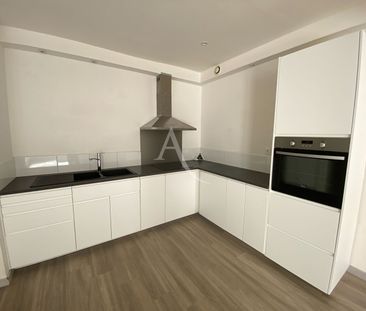 Location Appartement 3 pièces 71m² - Photo 4