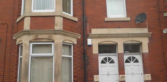 2 Bedroom Flat Addycombe Terrace Heaton - Photo 2