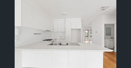 Bright, generous space! - Photo 2