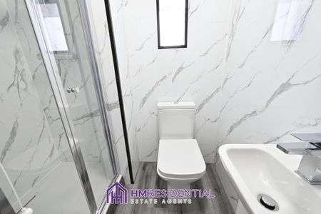 Newley Refurbished HMO 3 bedroom with Ensuites Available on Nursery Lane, Gateshead, NE10 9TE available from 23/03/2026 £1500.00PCM - Photo 5