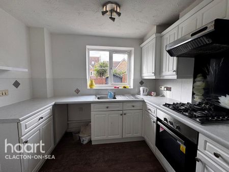 3 bedroom semi-detached house to rent - Photo 5