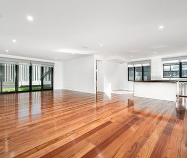 Huge Brand New Townhouse in Heart of Ringwood - Photo 6