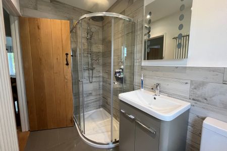 2 bed terraced house to rent in Torrington Place, Kenton, EX6 - Photo 2