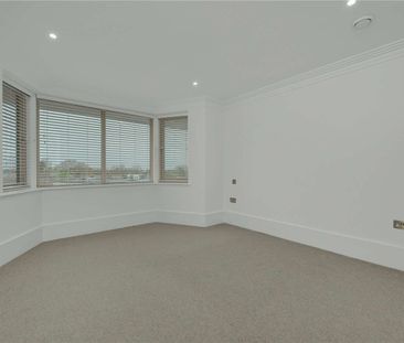 An impressive 5 bedroom detached home with impressive views. - Photo 4