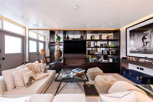 Queens Gate Place Mews, London, SW7 - Photo 1