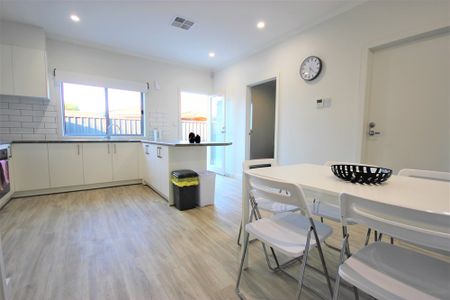 6-bedroom shared house / townhouse, Fifth Street - Photo 4