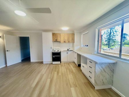 Location, Lifestyle, and Comfort All in One - Photo 2