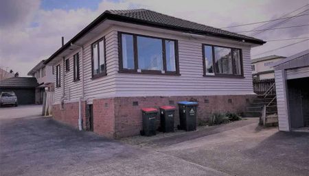 Beautifully Renovated 3-Bedroom Home - Photo 3