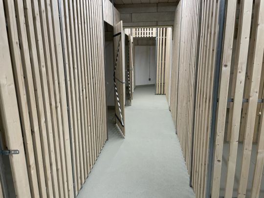 Wunderschöne 4-Zimmer Wohnung mit großer Dachterrasse und charmanten Dachschrägen in exklusivem Gebäude - ab 01.02.2026 - Foto 1