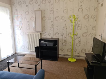 Location Appartement 2 pièces 37m² LE CREUSOT 71200 - Photo 2