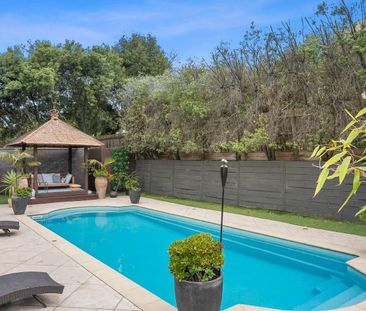 Unique Offering - Executive Home Set Over 1489 m2 - Pool Maintenance Included - Photo 6
