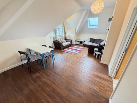 3 bedroom flat to rent - Photo 2