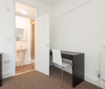 1 bedroom in a house share to rent - Photo 5