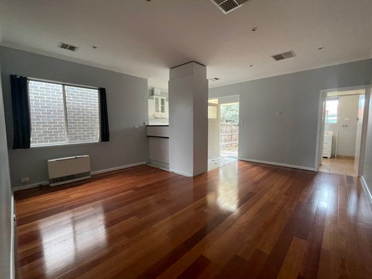 Prime Brunswick Location With Large Bedrooms! - Photo 1