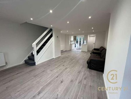 Sutton Hall Road, Hounslow, TW5 - Photo 2
