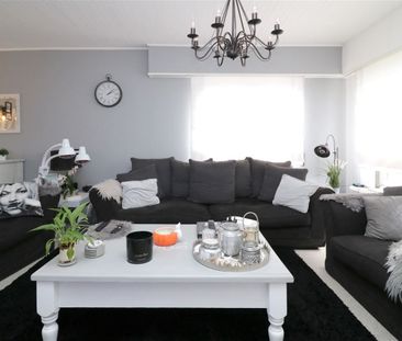 Gezellige woning, 4 slpk., inpandige garage, tuin - Photo 3