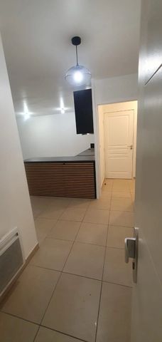 Location Appartement 3 pièces 64m² MARSEILLE 6ème - Photo 2