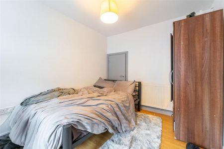 6 bedroom house to rent - Photo 2