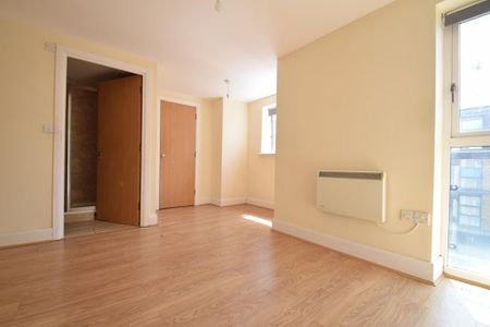 2 bedroom apartment - Photo 2